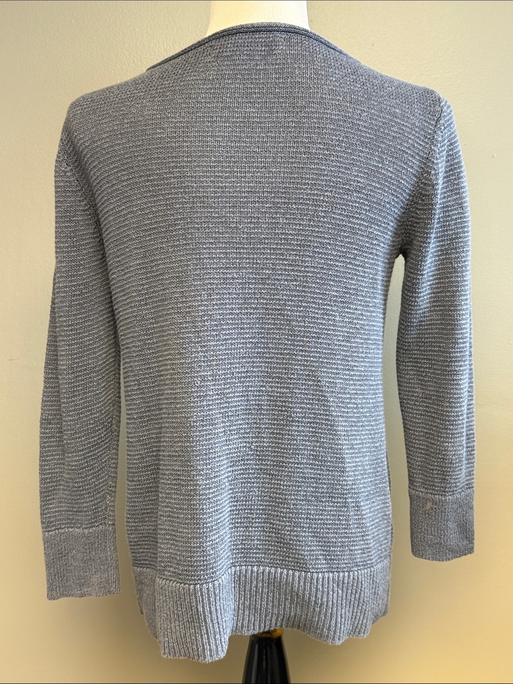 LOFT Light Gray Textured Knit Sweater Women's Medium 3/4 Sleeve Scoop Neck - Picture 4 of 6